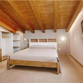 4 bedroom villa with pool, Castellammare del Golfo, sleeps 8-9